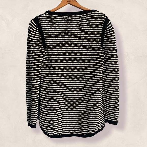 Calvin Klein size M black and white wave strip sweater - Picture 2 of 7